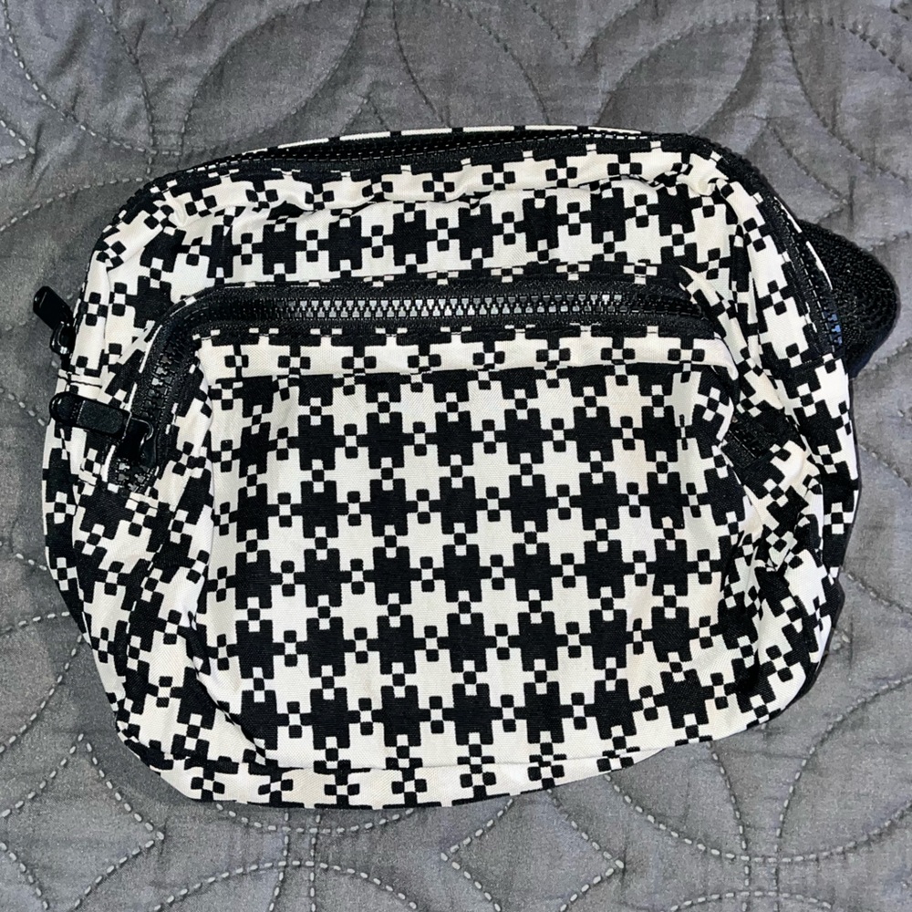 *LIKE NEW* BAGGU DIGITAL GINGHAM FANNY PACK
